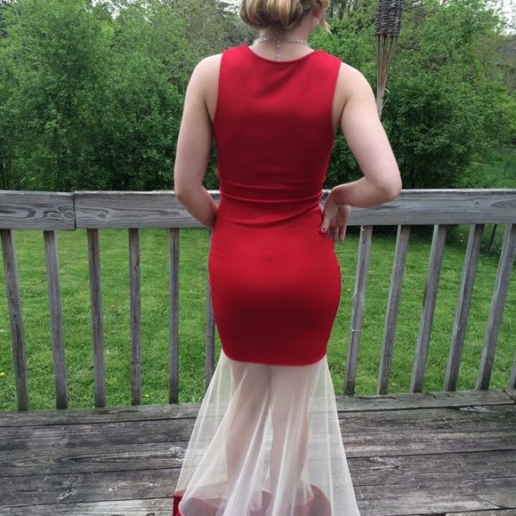 Windsor Dresses & Skirts - Red formal dress